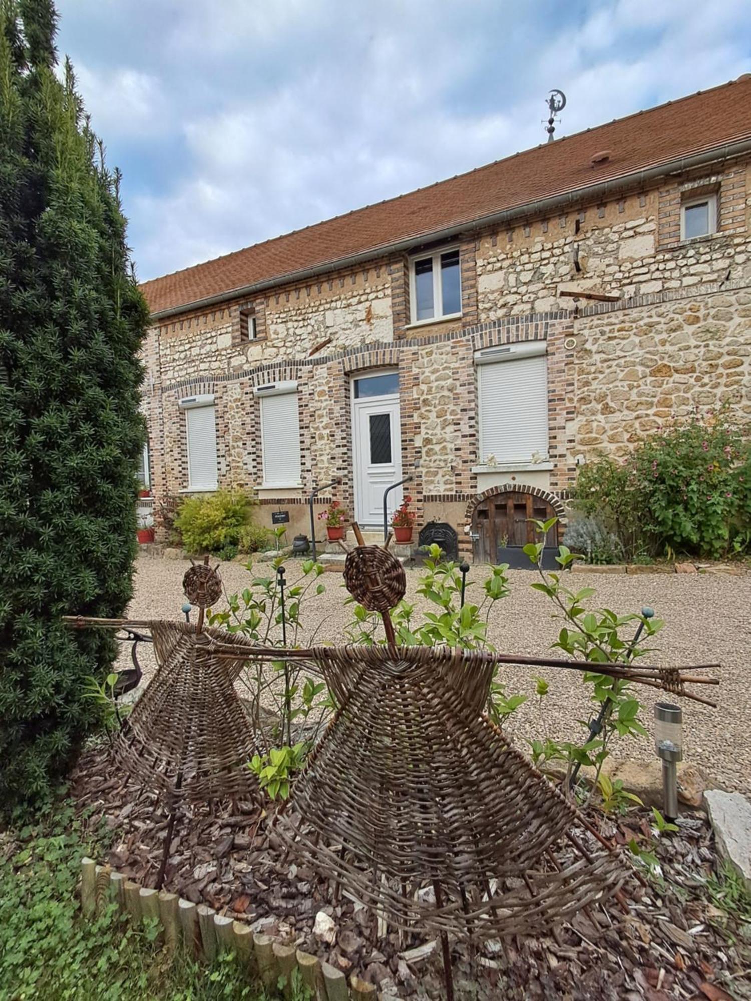 Maison Longere Les Camelias Vinneuf Екстериор снимка